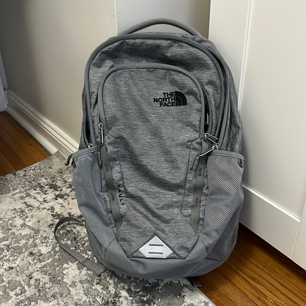 North face vault backpack in gray. Selling BNWOT was a gift, can’t use for work.